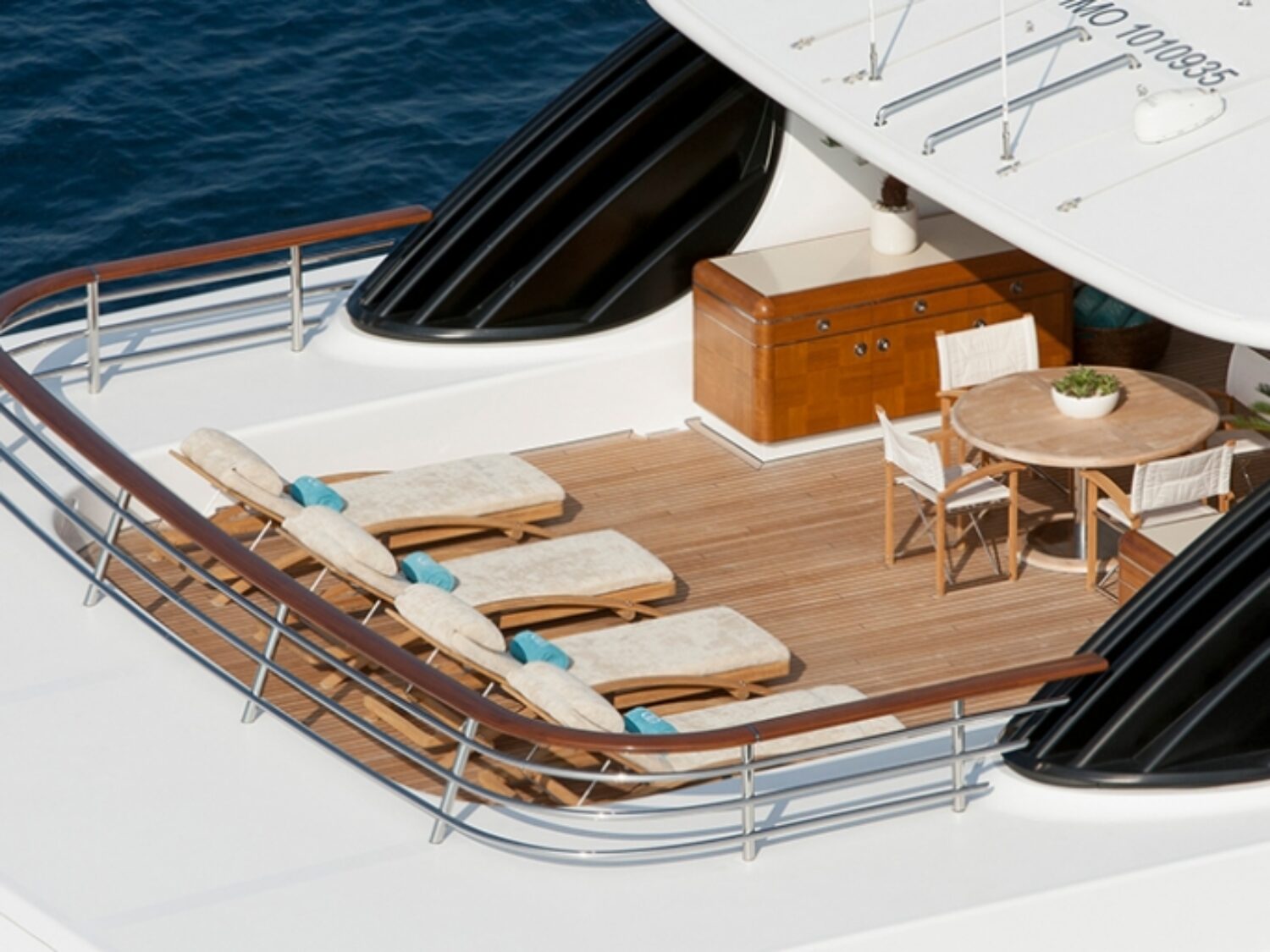 Baton-Rouge_yacht_by_Yachting-Concept__0002-1024x512