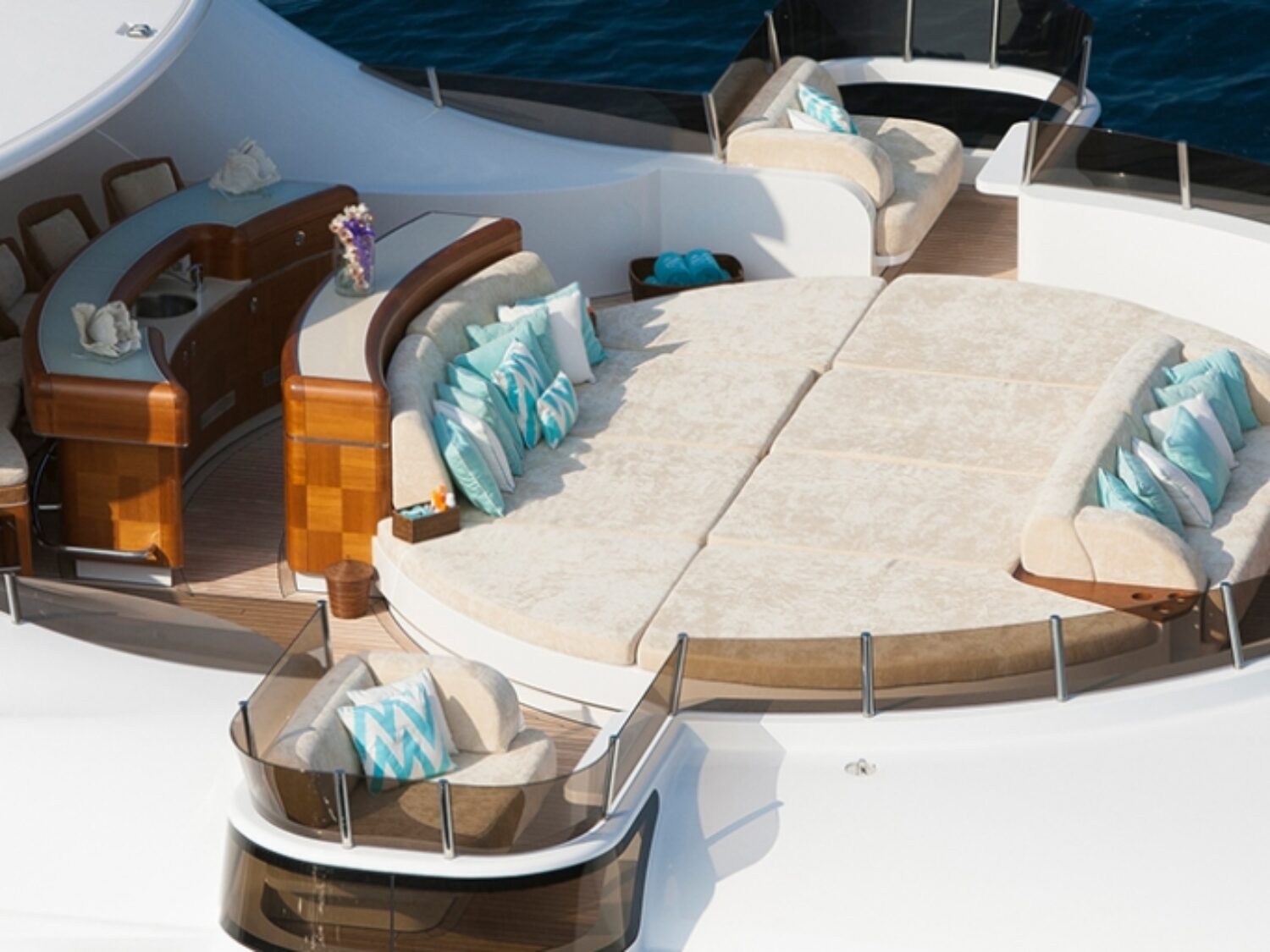 Baton-Rouge_yacht_by_Yachting-Concept__0003-1024x512