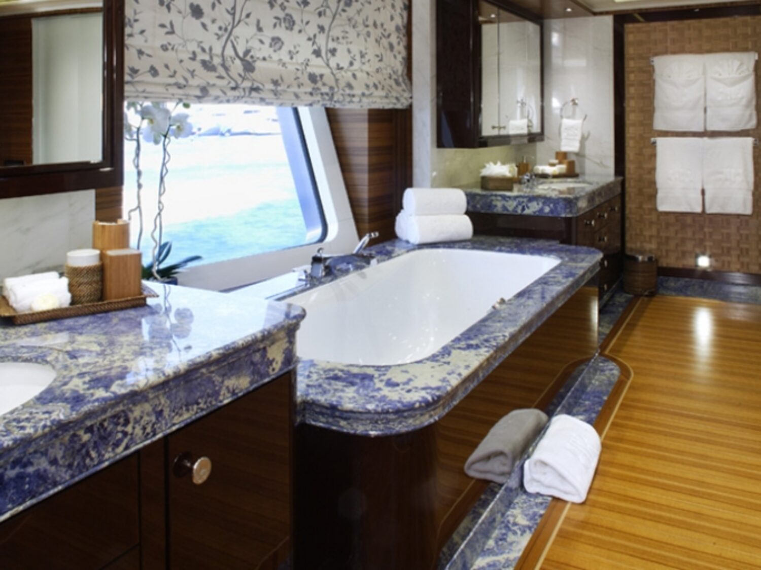 Baton-Rouge_yacht_by_Yachting-Concept__0009-1024x512