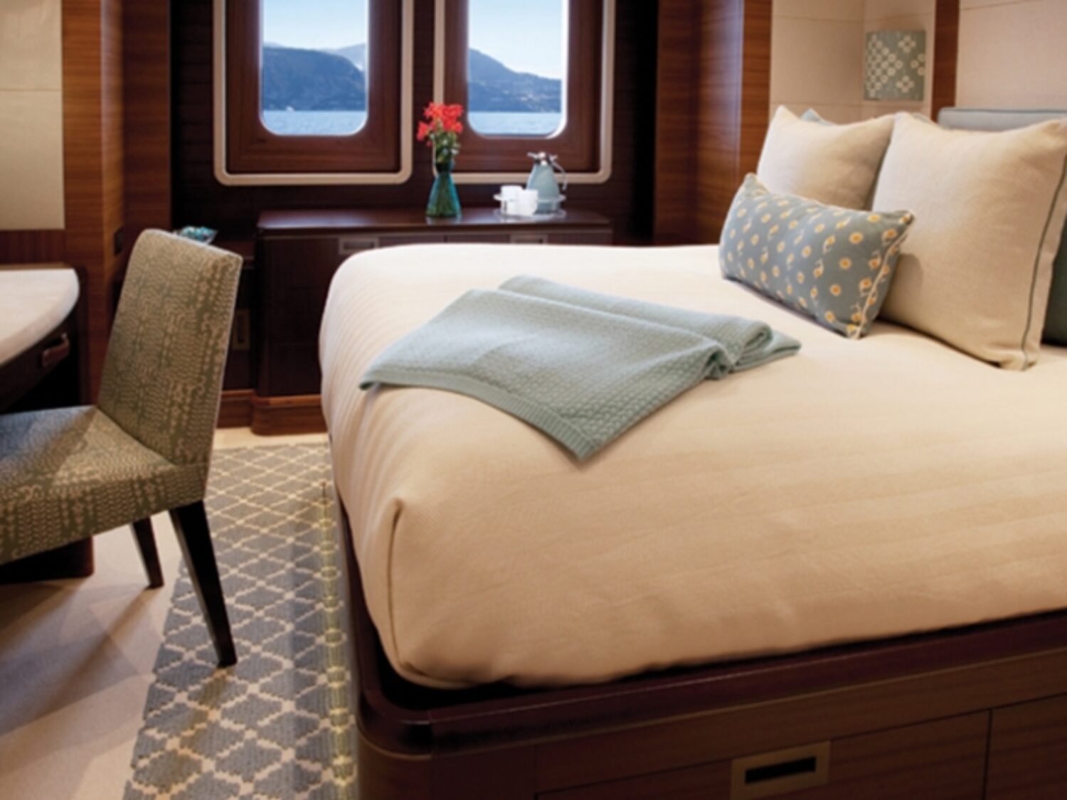Baton-Rouge_yacht_by_Yachting-Concept__0013-1024x512