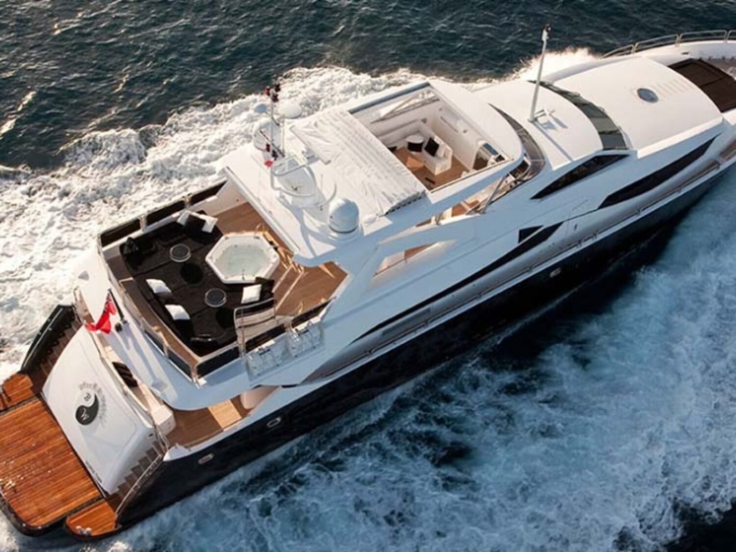 Black-and-White_yacht_by_Yachting-Concept__0001_02-1024x512