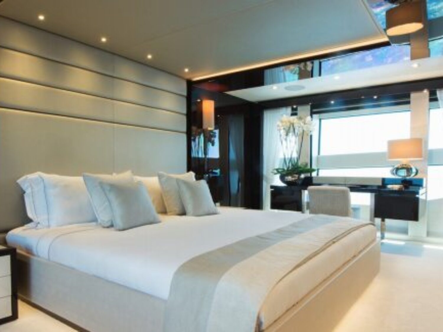 'E Motion' motor yacht 7