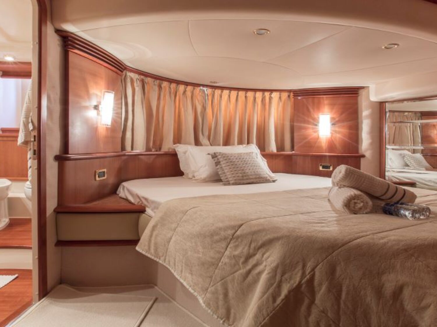 Freedom 2 yacht charter 2