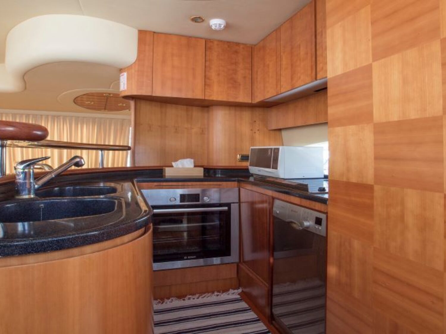 Freedom 2 yacht charter 4