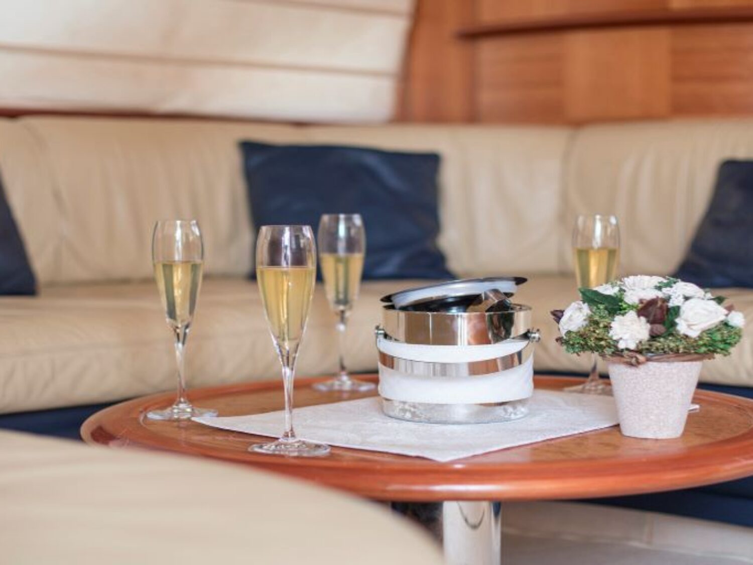 Freedom 2 yacht charter 5