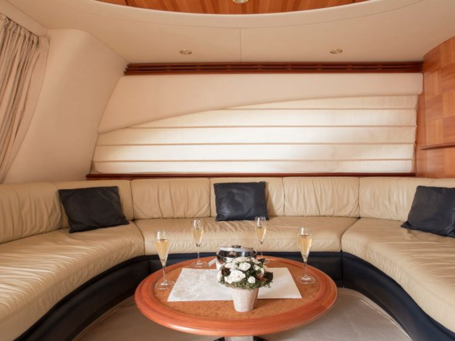 Freedom 2 yacht charter 7