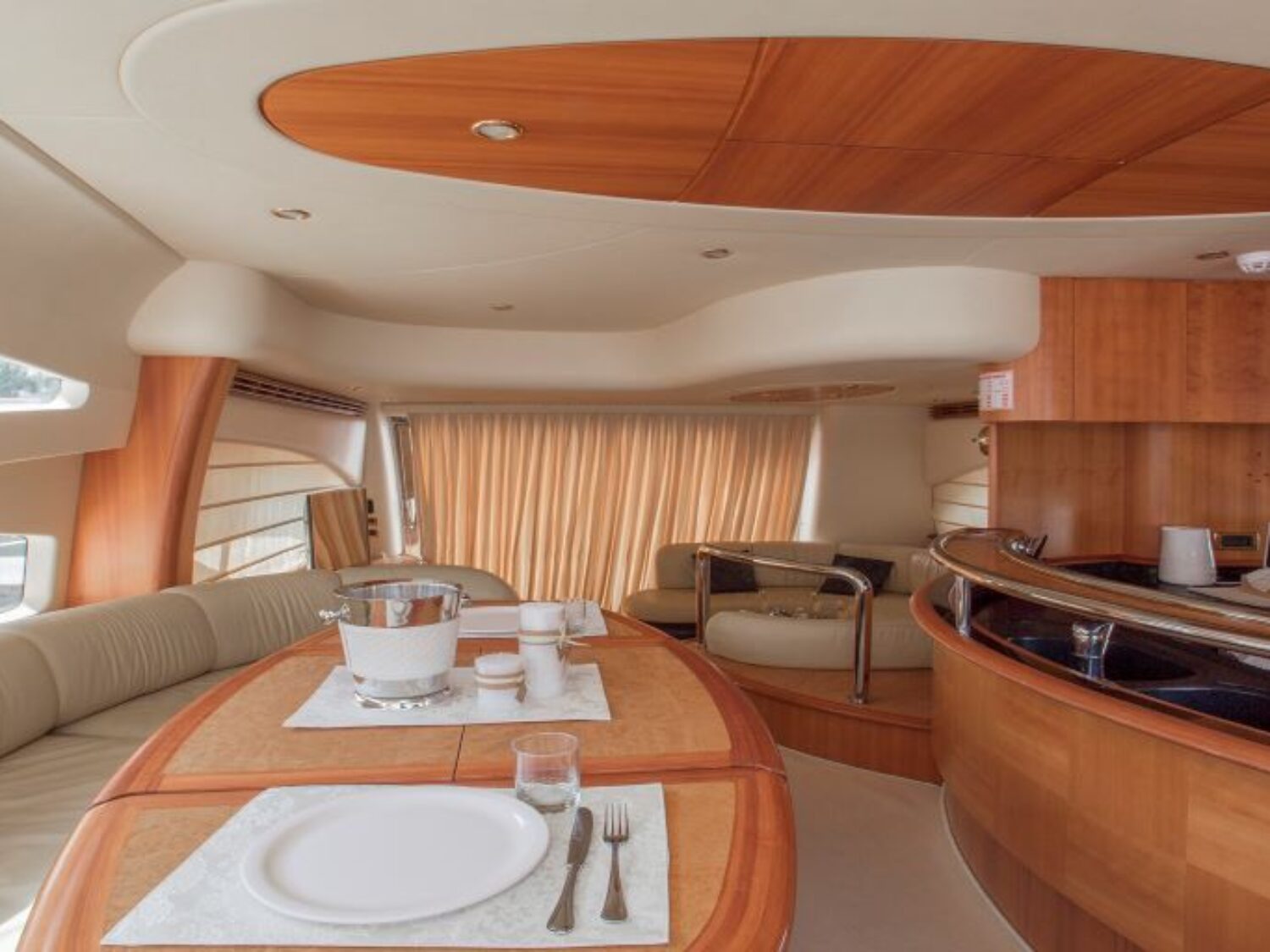 Freedom 2 yacht charter 8