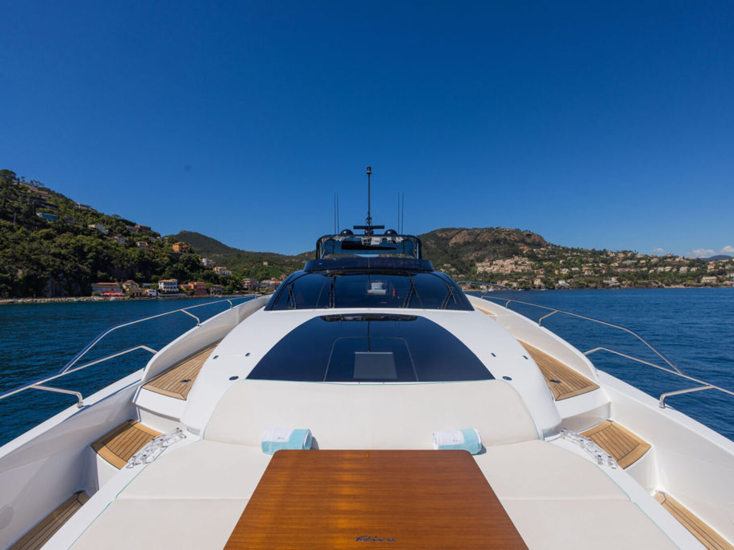 G yacht charter 10
