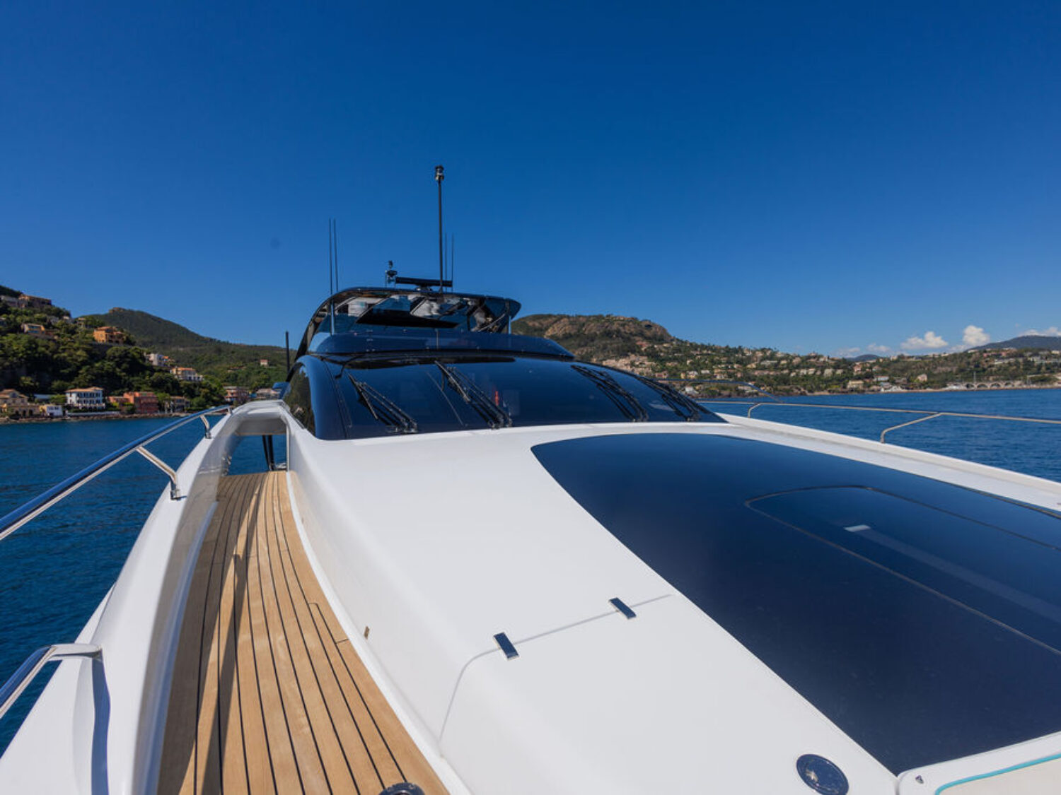 G yacht charter 11