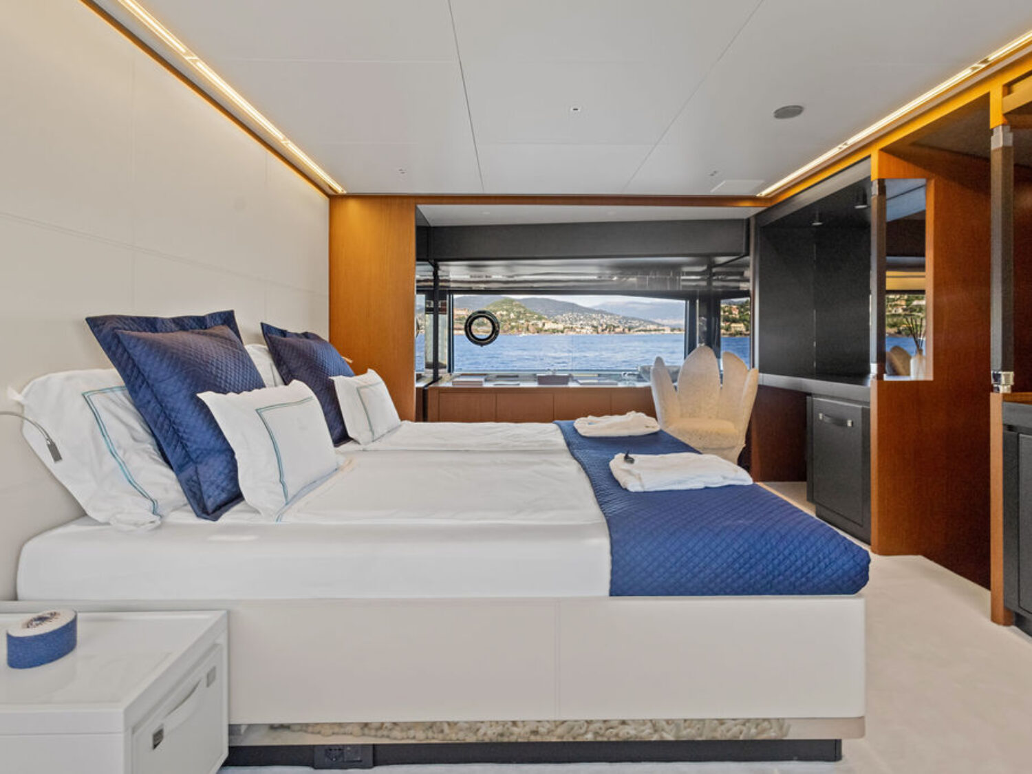 G yacht charter 12