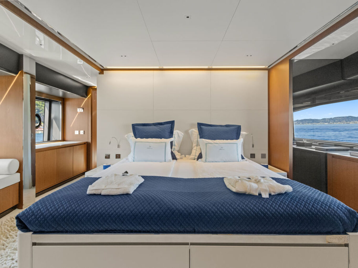 G yacht charter 13