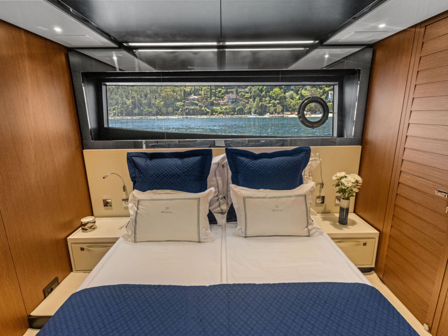 G yacht charter 16