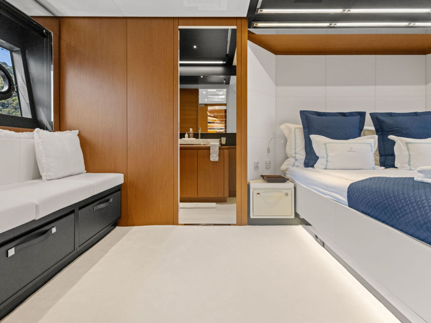 G yacht charter 20