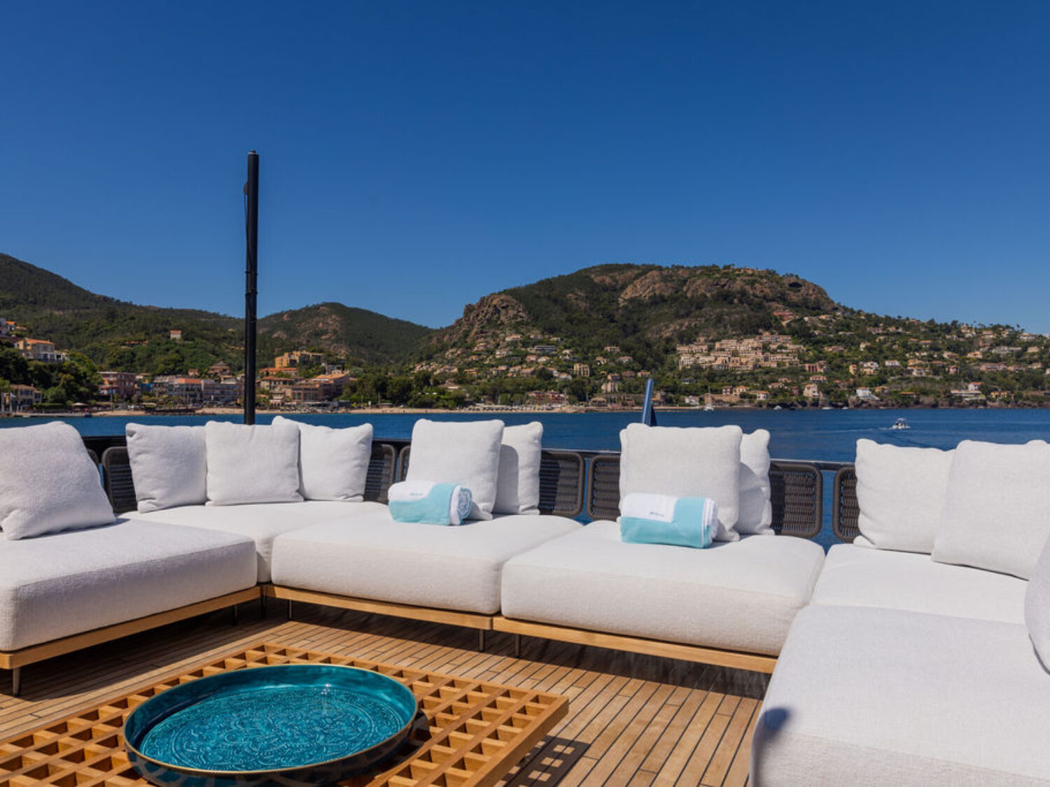 G yacht charter 22