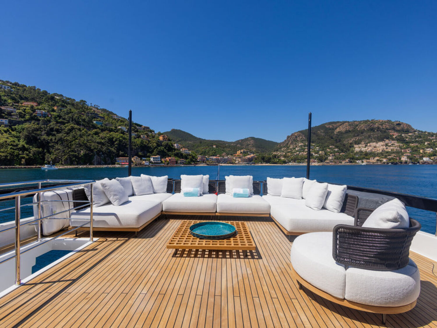 G yacht charter 23