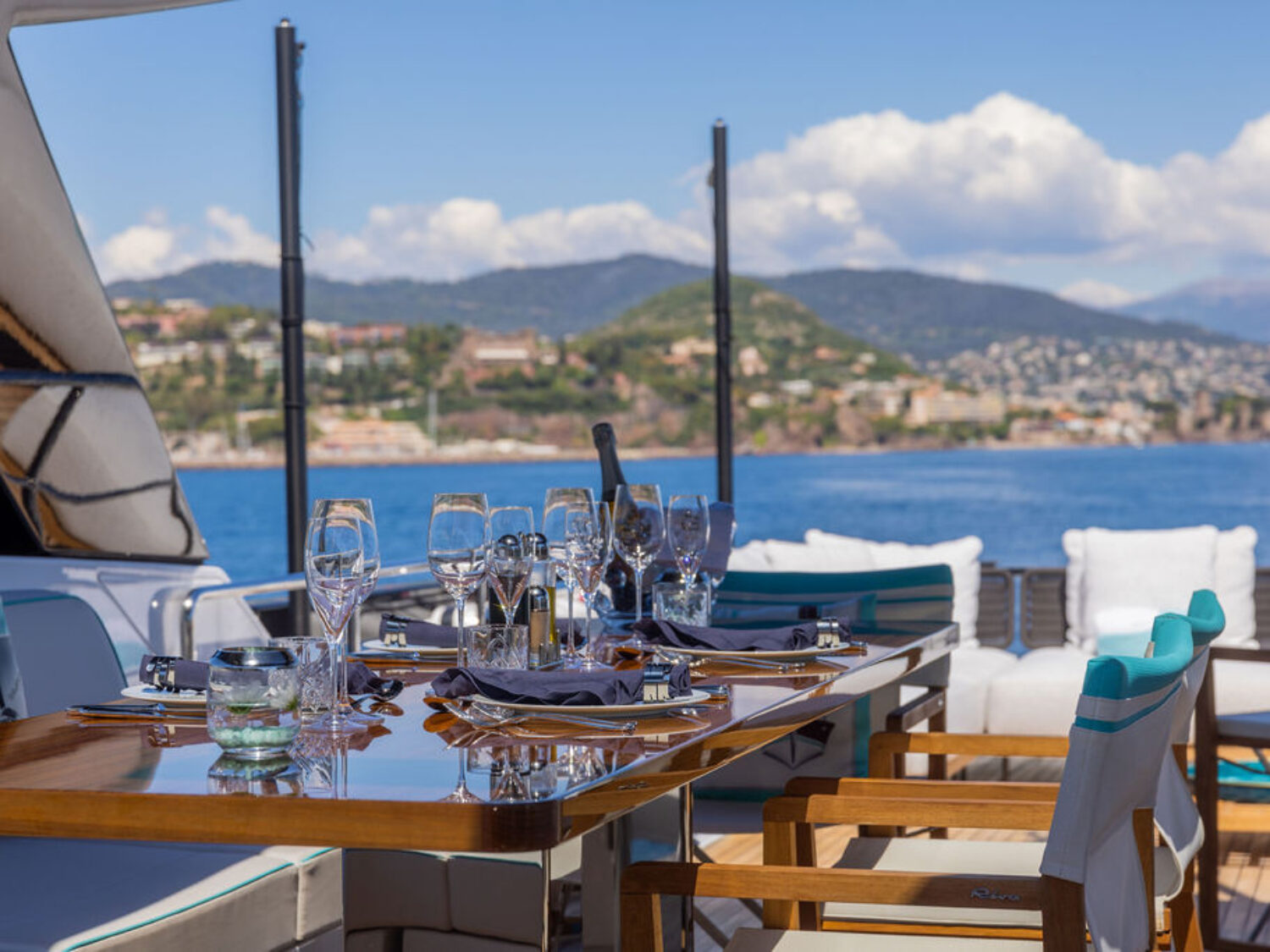 G yacht charter 25
