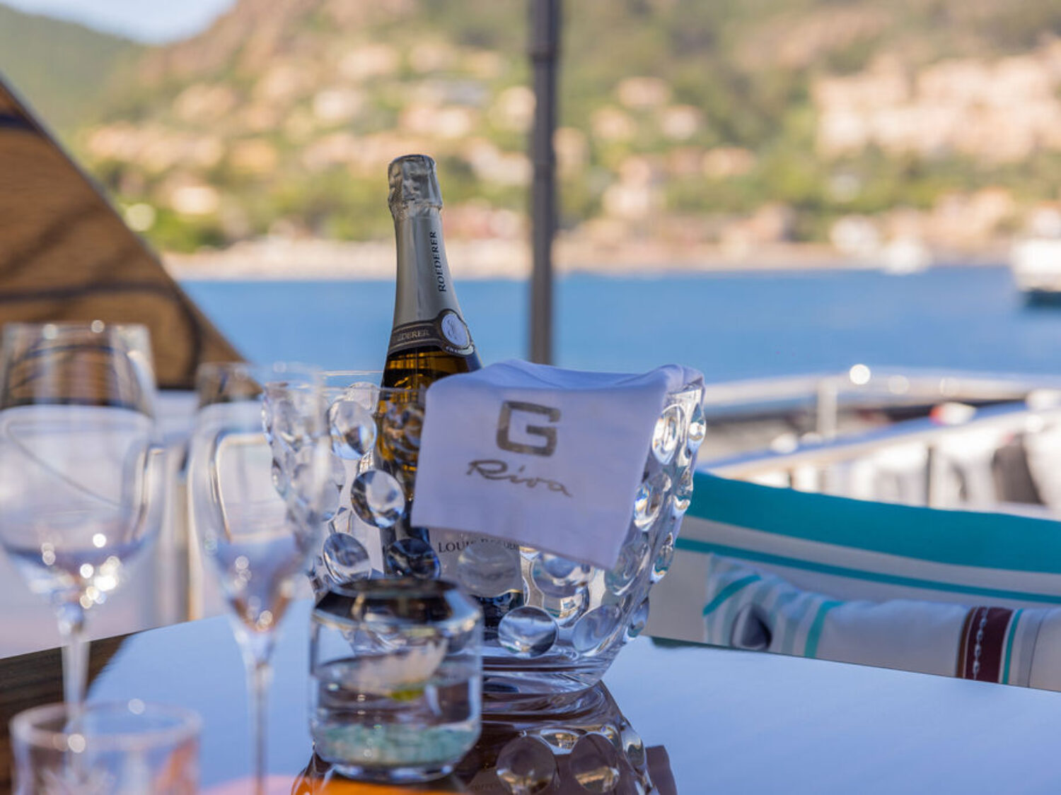 G yacht charter 27