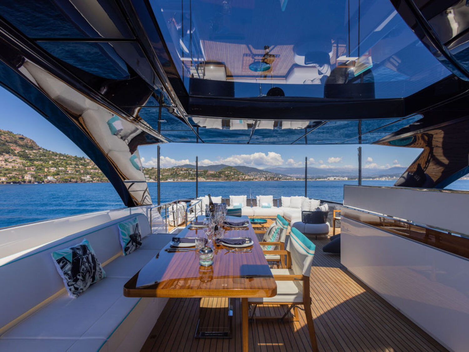 G yacht charter 30