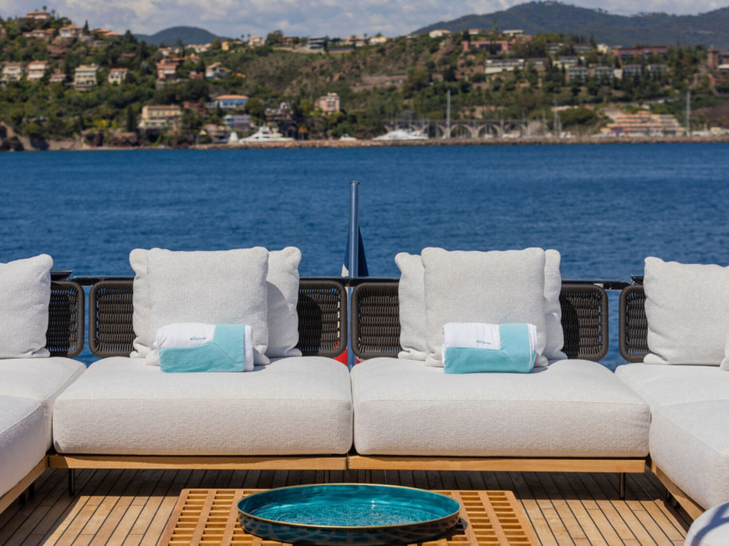 G yacht charter 32