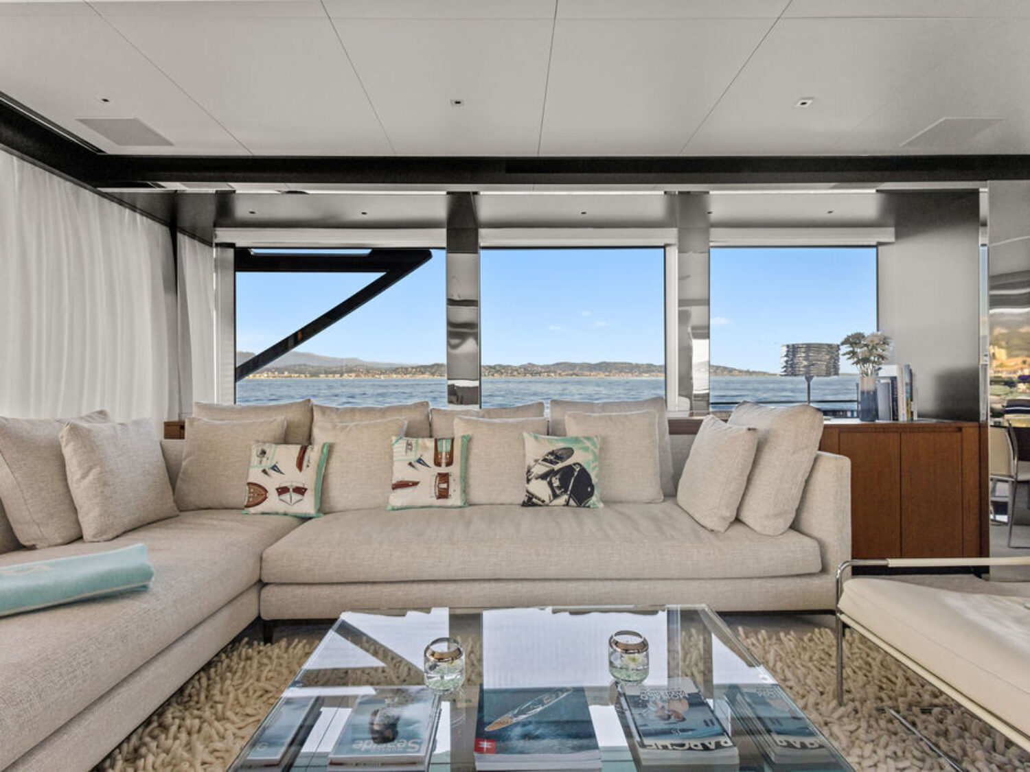 G yacht charter 5