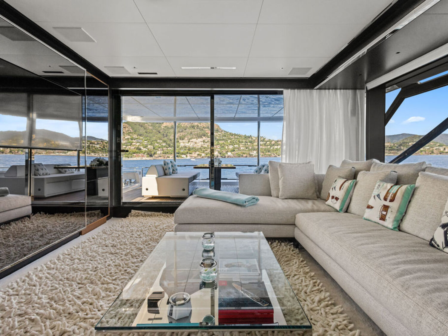 G yacht charter 9