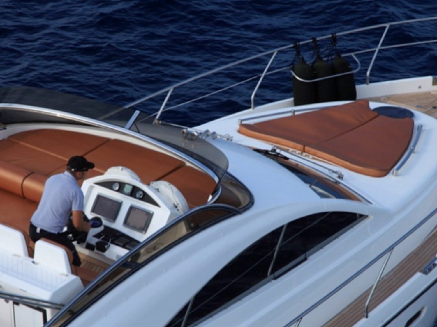 Harvest-Moon_yacht_by_Yachting-Concept__0001_02-1024x512