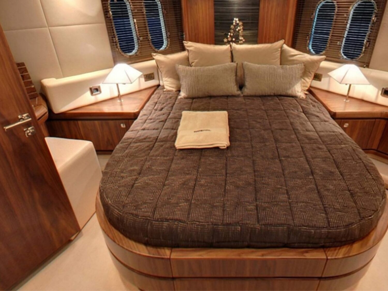 Harvest-Moon_yacht_by_Yachting-Concept__0006_07-1024x512
