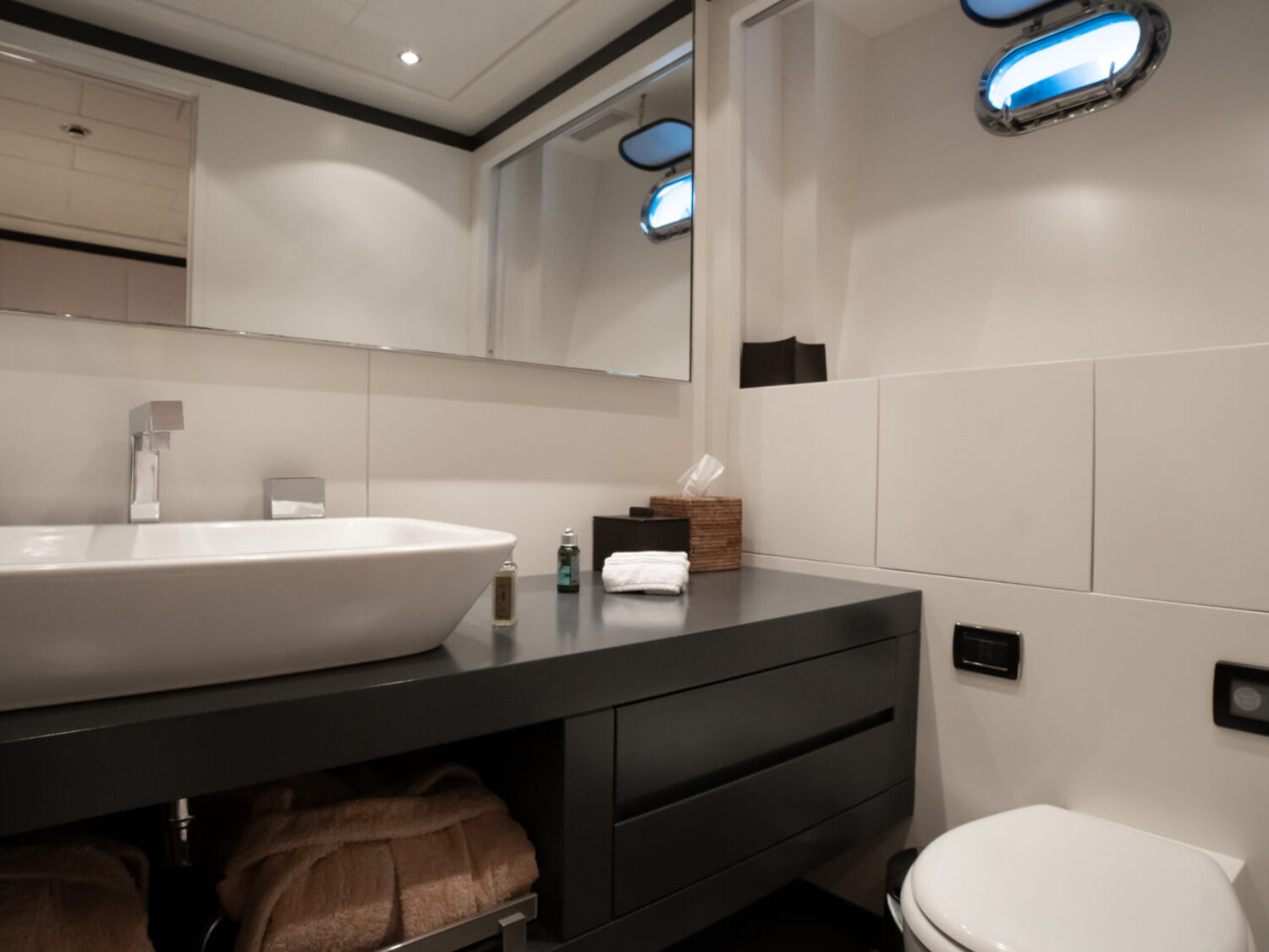 Lady B yacht charter 95