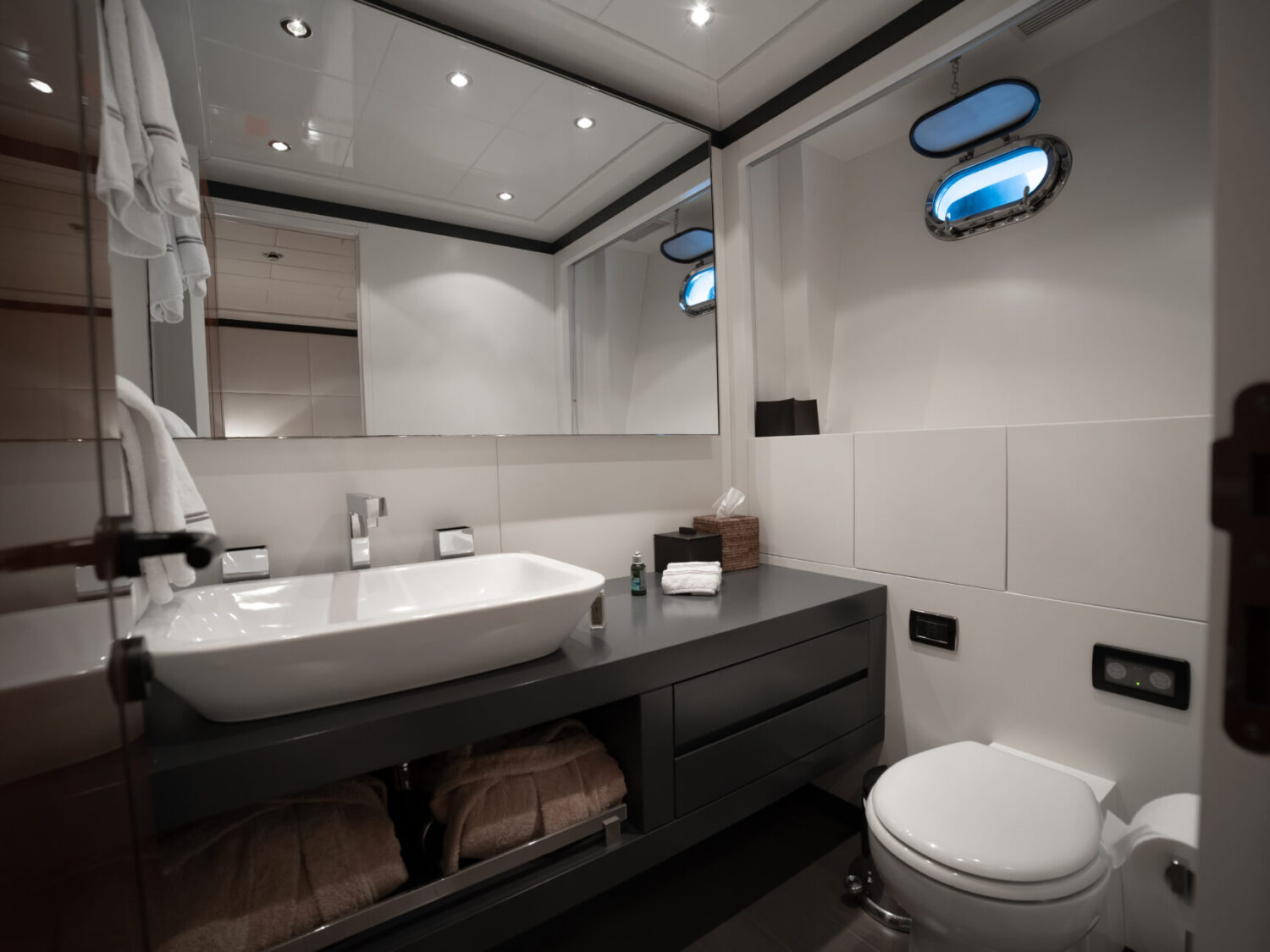 Lady B yacht charter 96