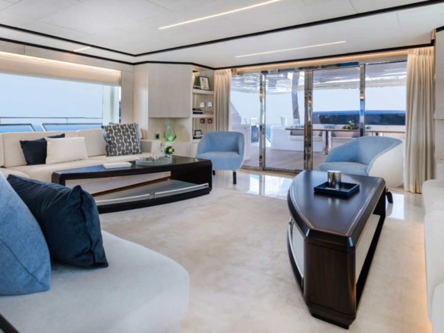 MY-ROCKET-ONE-Majesty-120-Main-salon-1024x537