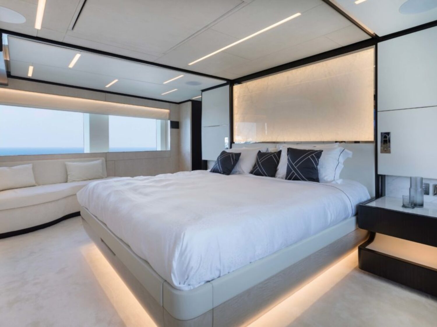 MY-ROCKET-ONE-Majesty-120-Master-cabin-2-1024x683