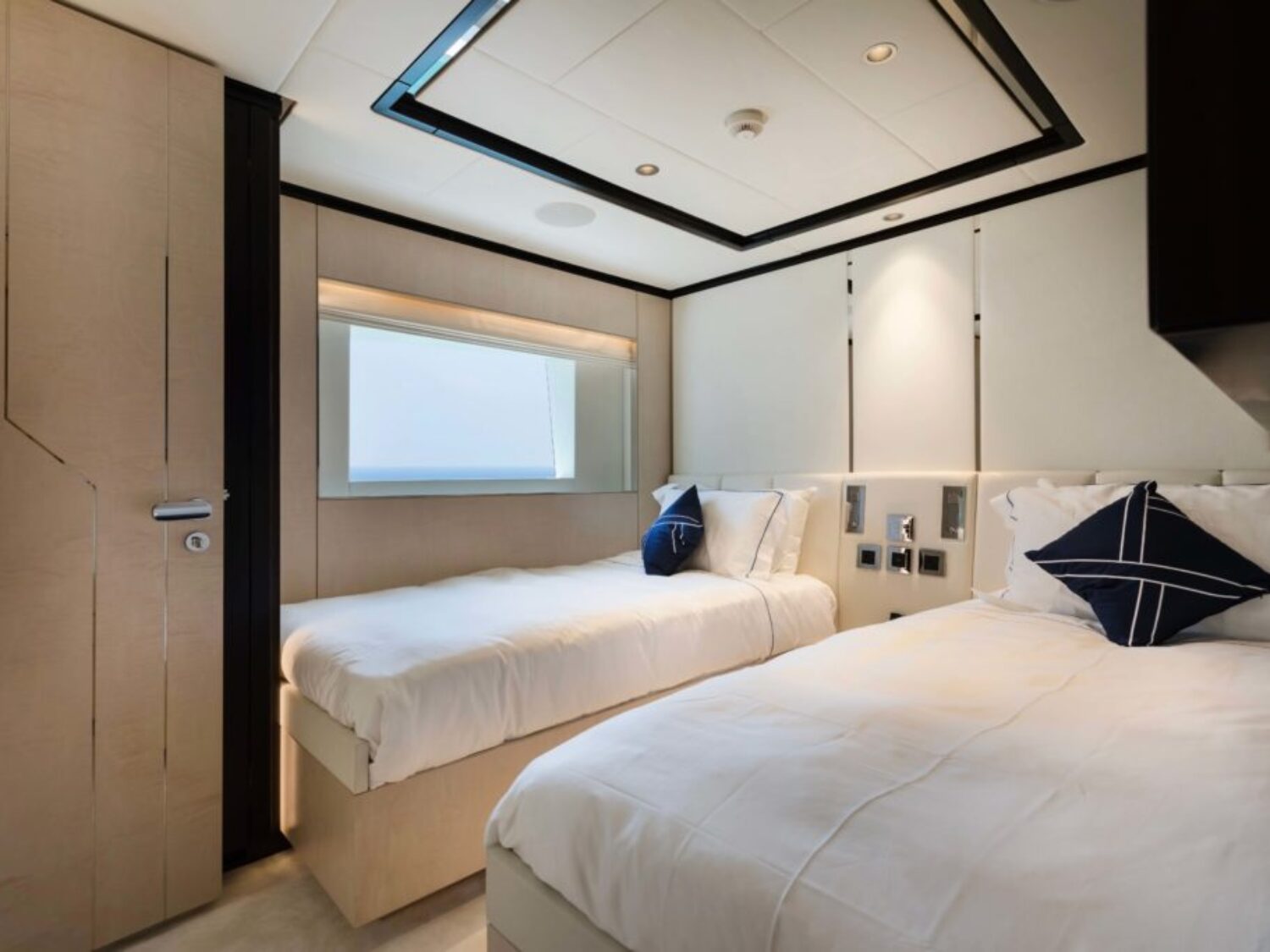 MY-ROCKET-ONE-Majesty-120-Twin-cabin-2-1024x683
