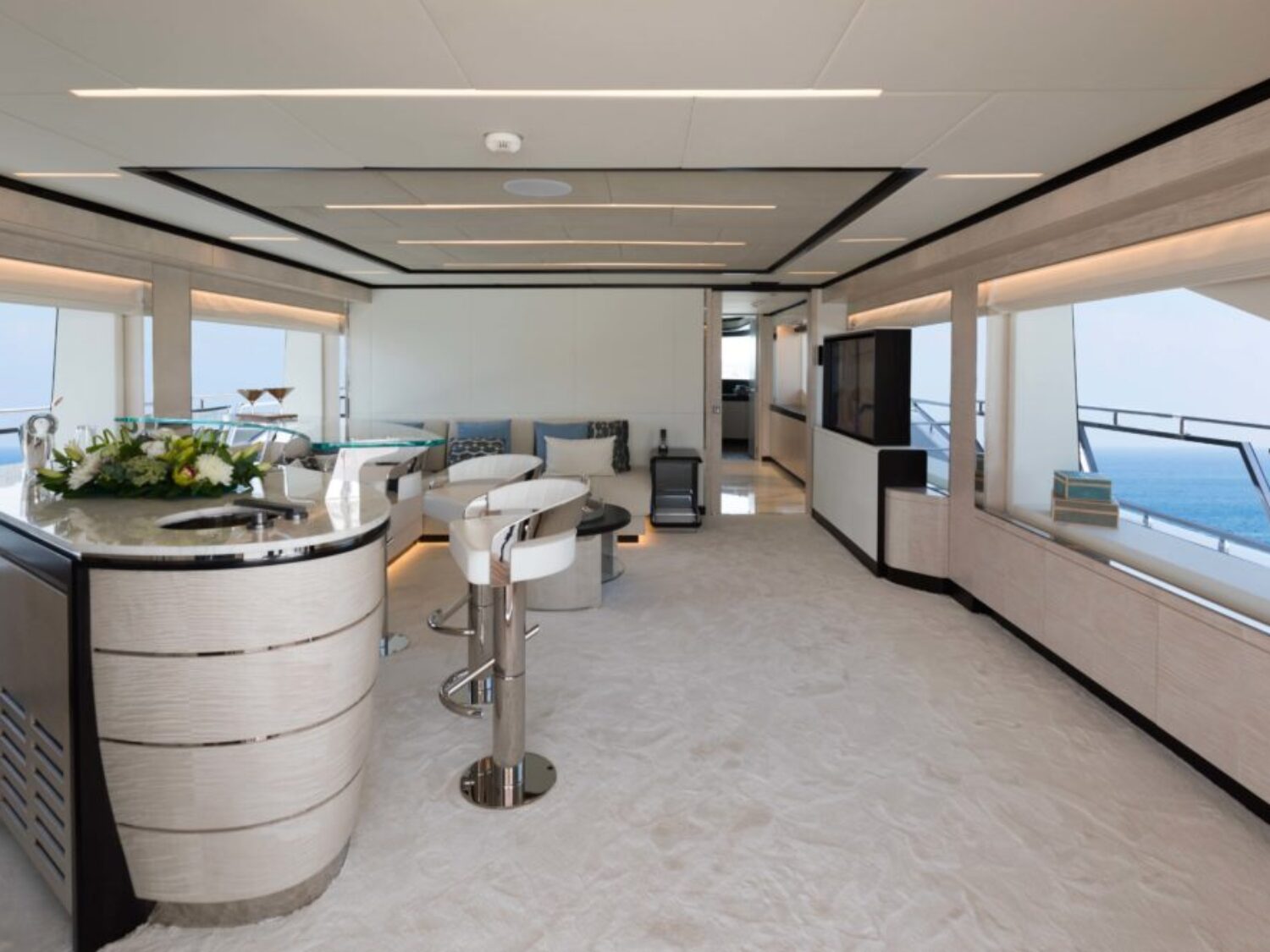 MY-ROCKET-ONE-Majesty-120-Upper-deck-lounge-3-1024x665