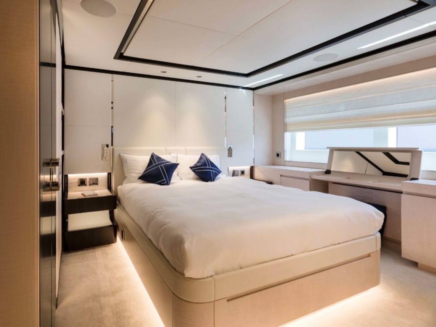 MY-ROCKET-ONE-Majesty-120-VIP-Cabin-1024x683