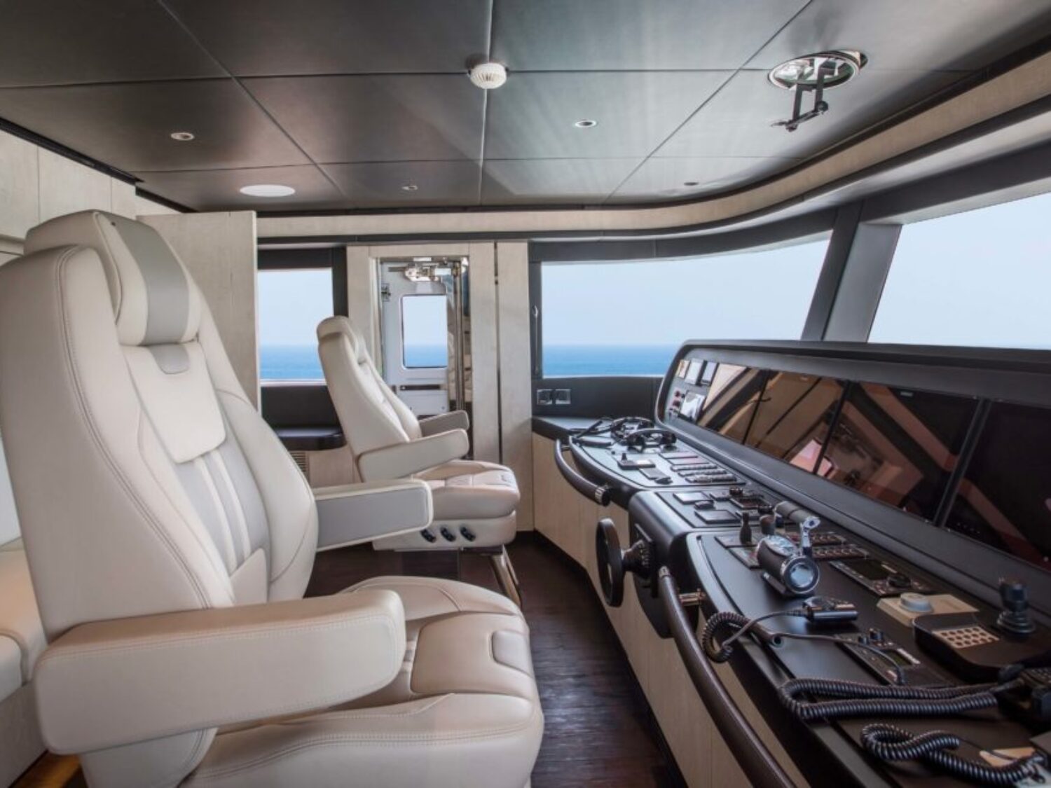 MY-ROCKET-ONE-Majesty-120-Wheelhouse-1-1024x640