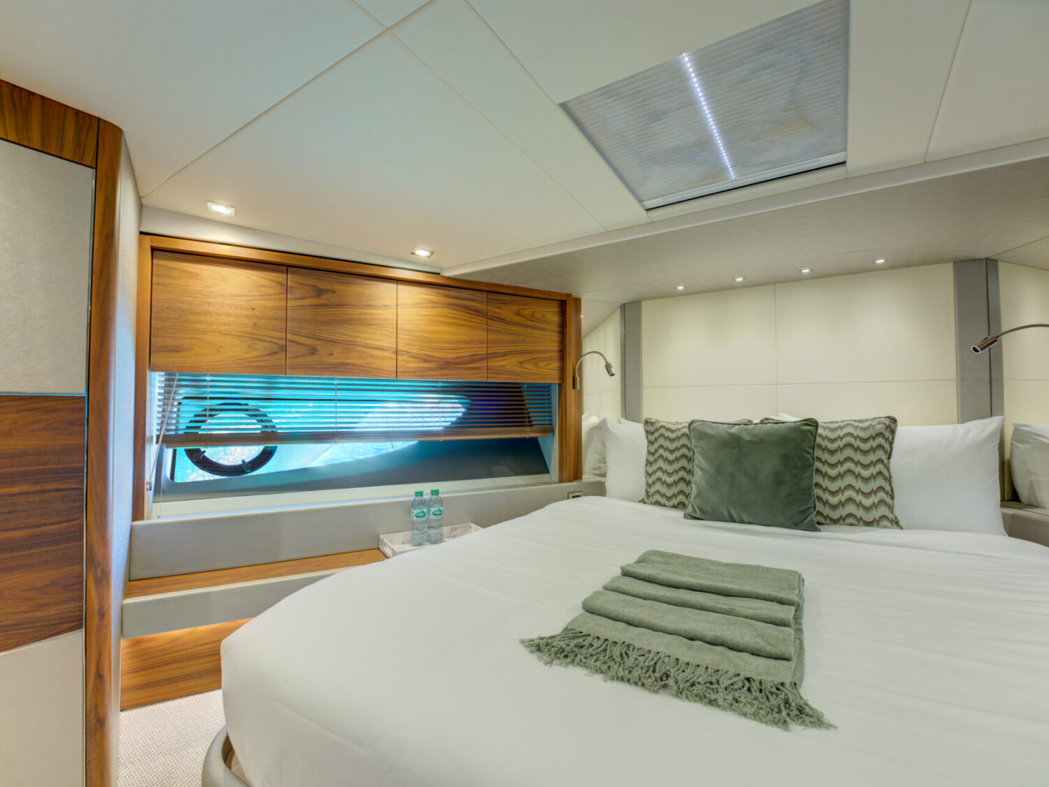 Mikel Angelo yacht charter 24