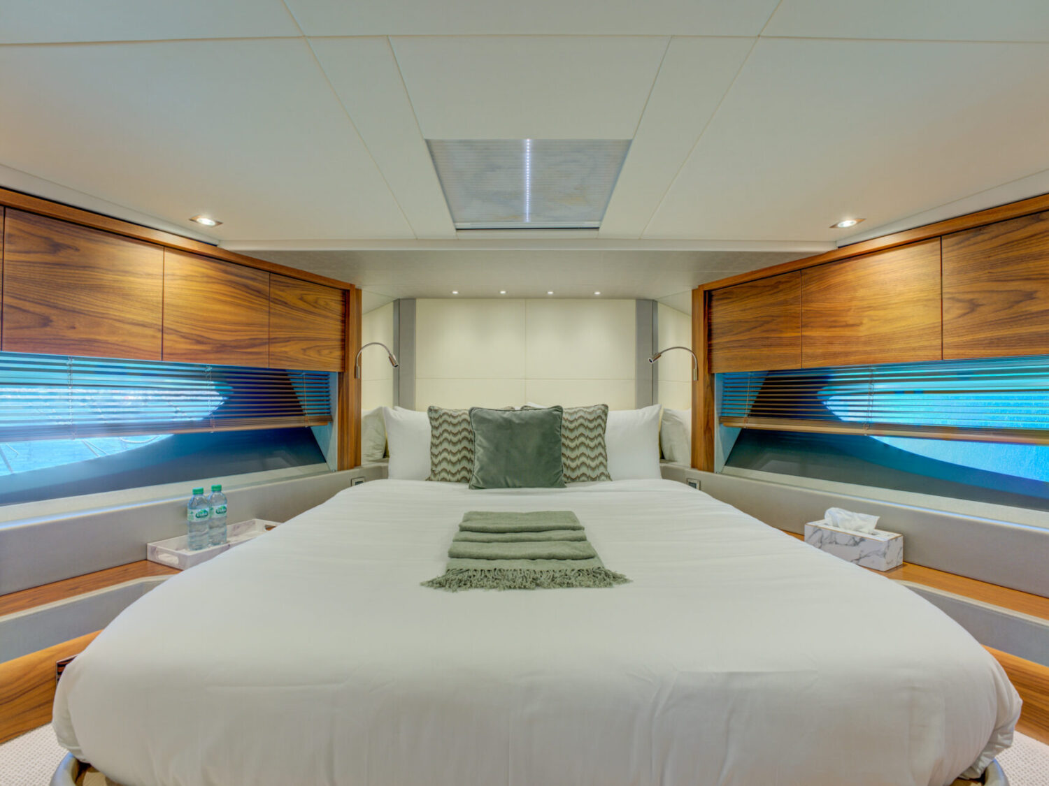 Mikel Angelo yacht charter 25