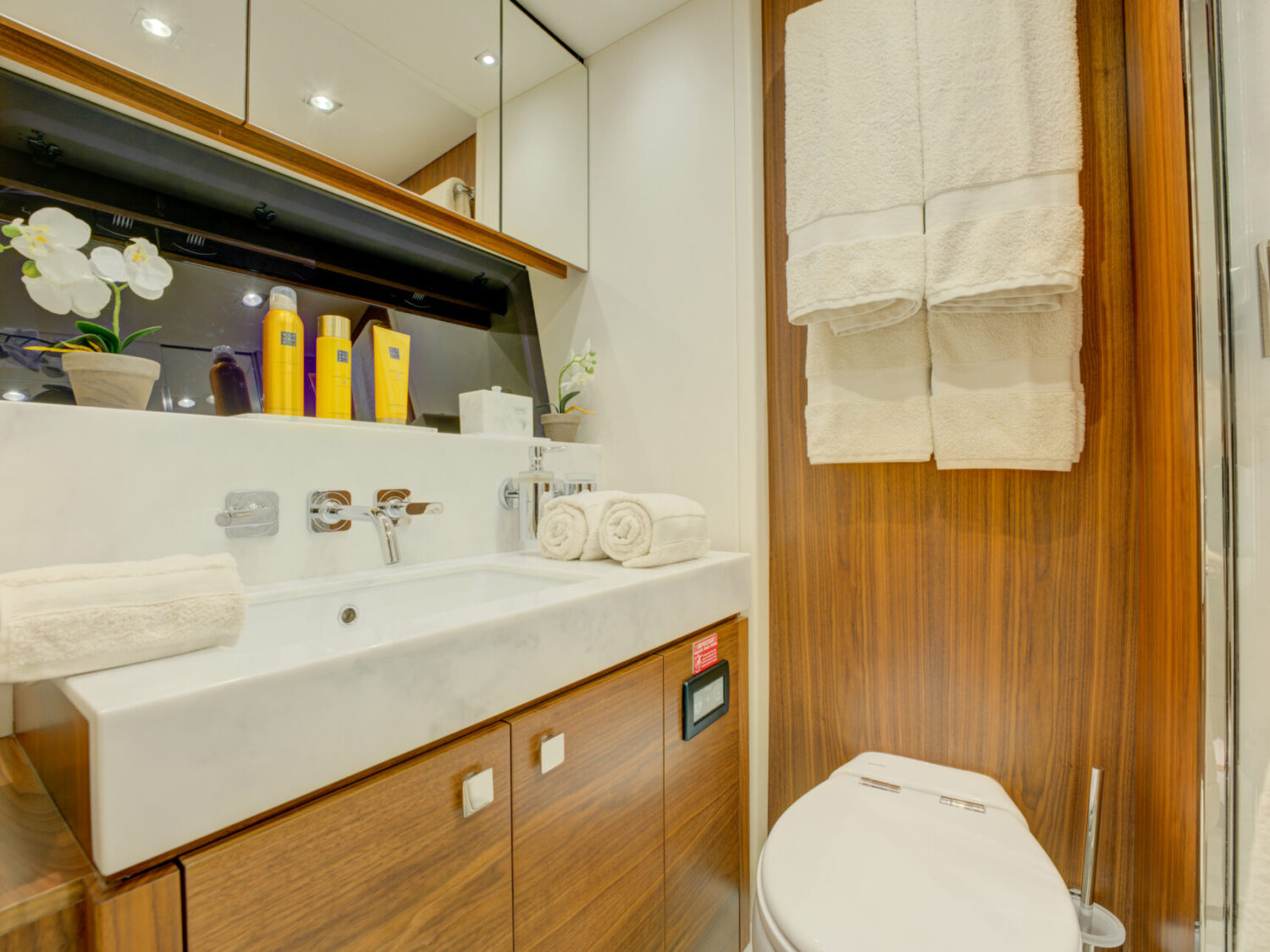 Mikel Angelo yacht charter 26