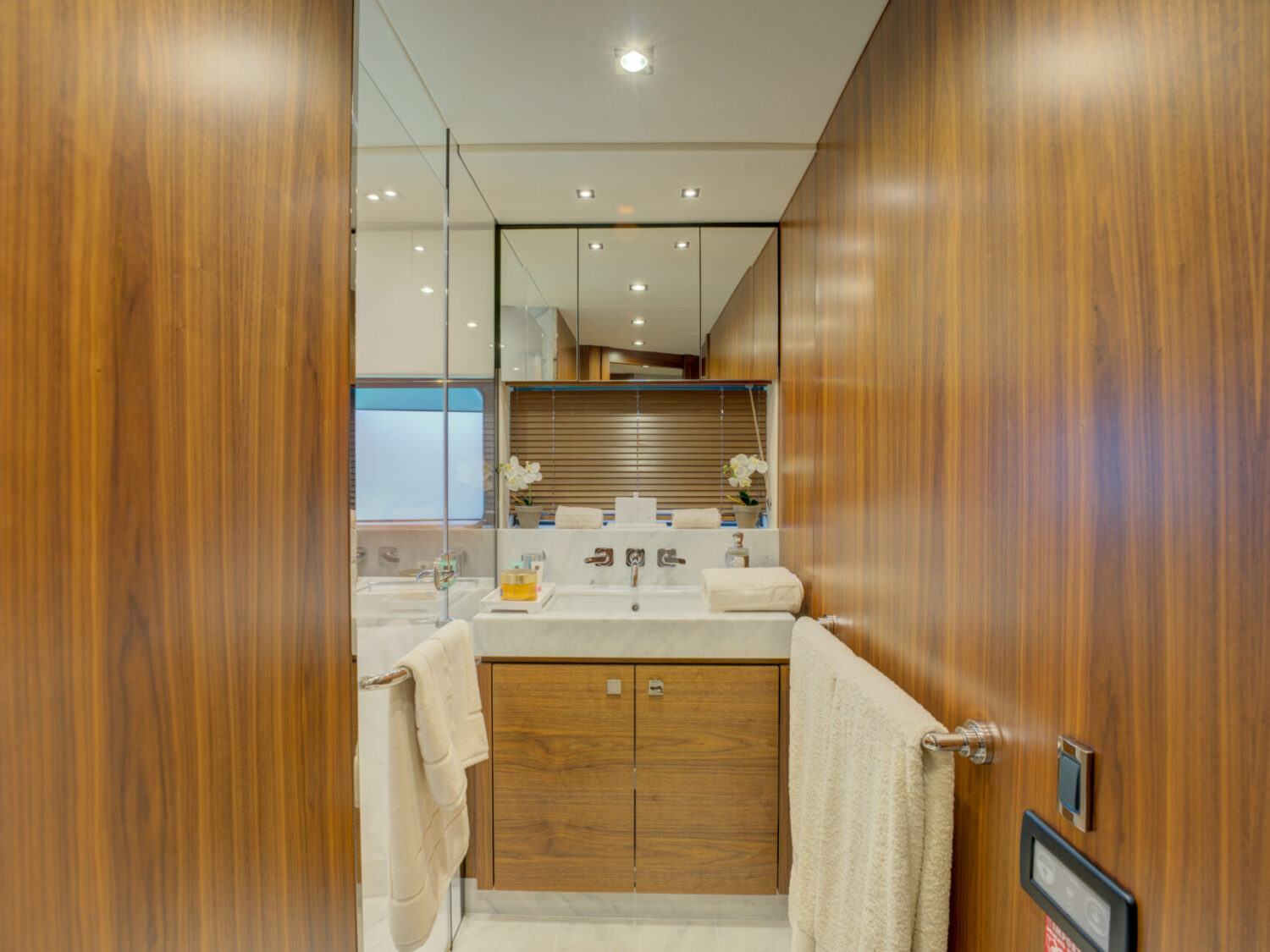 Mikel Angelo yacht charter 28