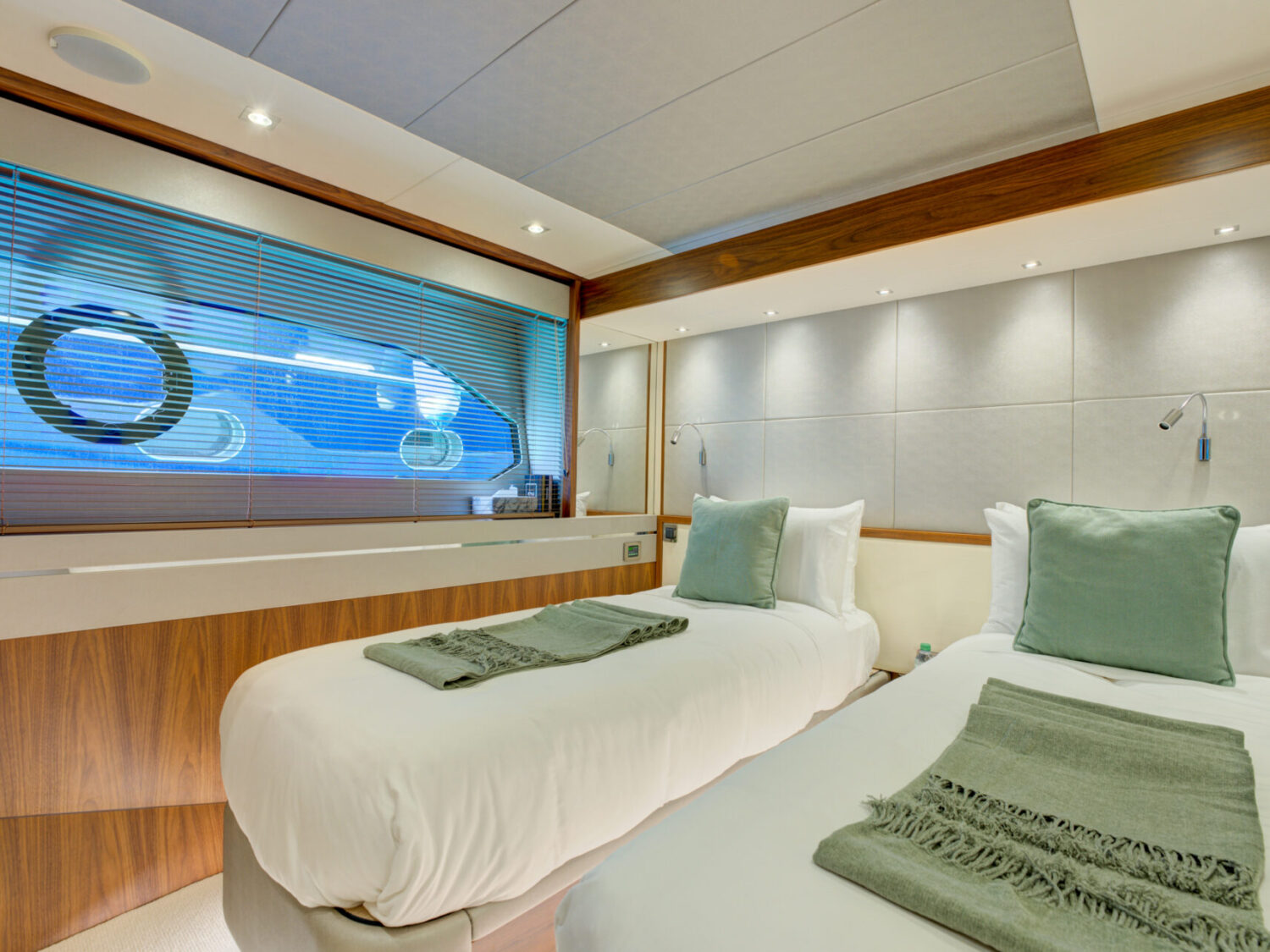 Mikel Angelo yacht charter 30