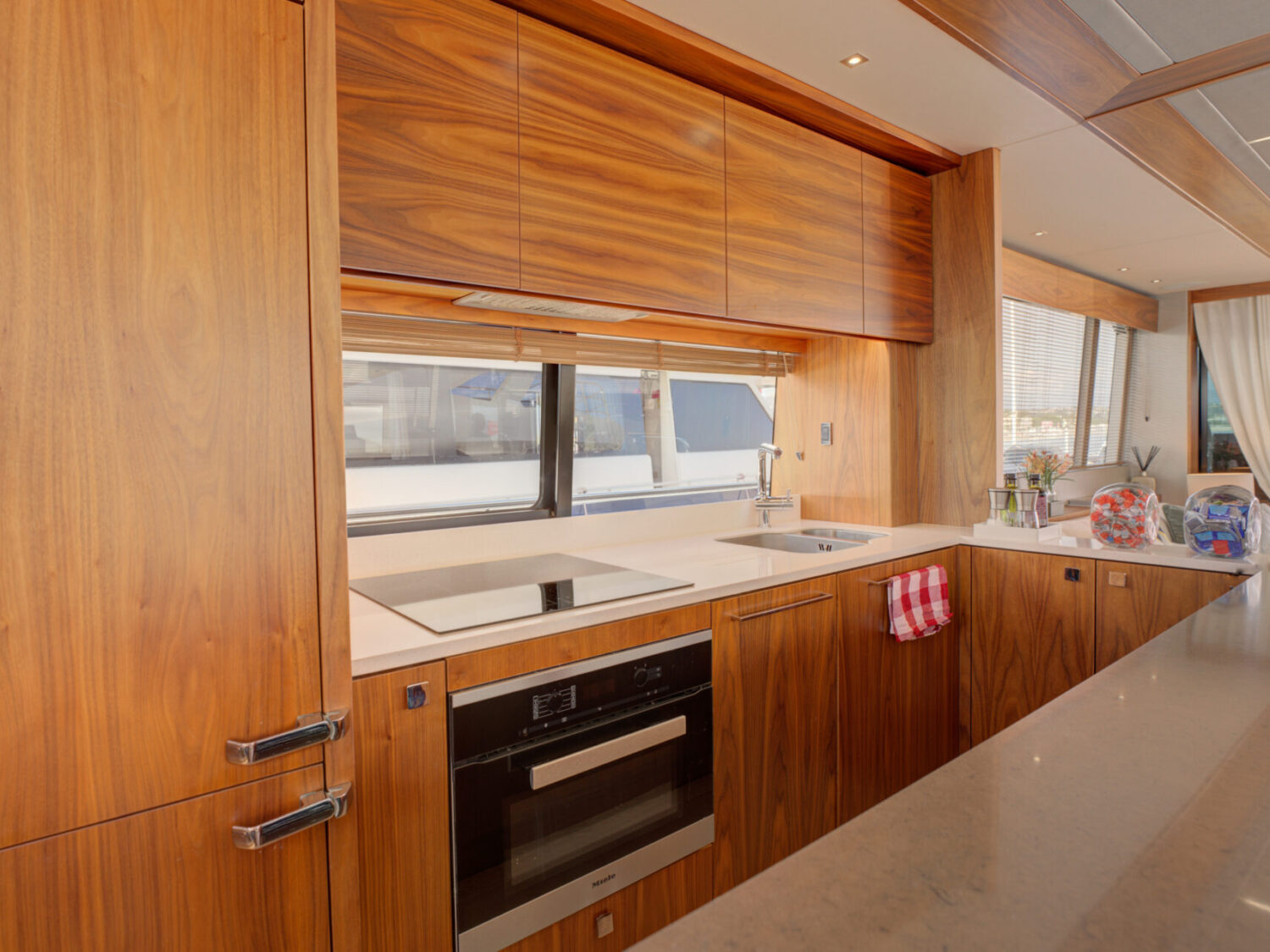 Mikel Angelo yacht charter 31