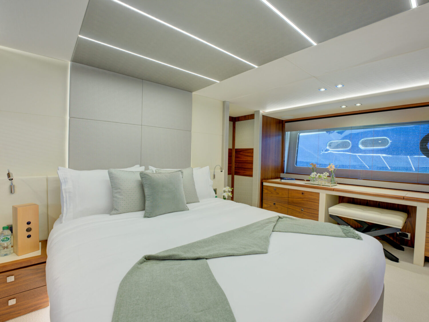 Mikel Angelo yacht charter 36