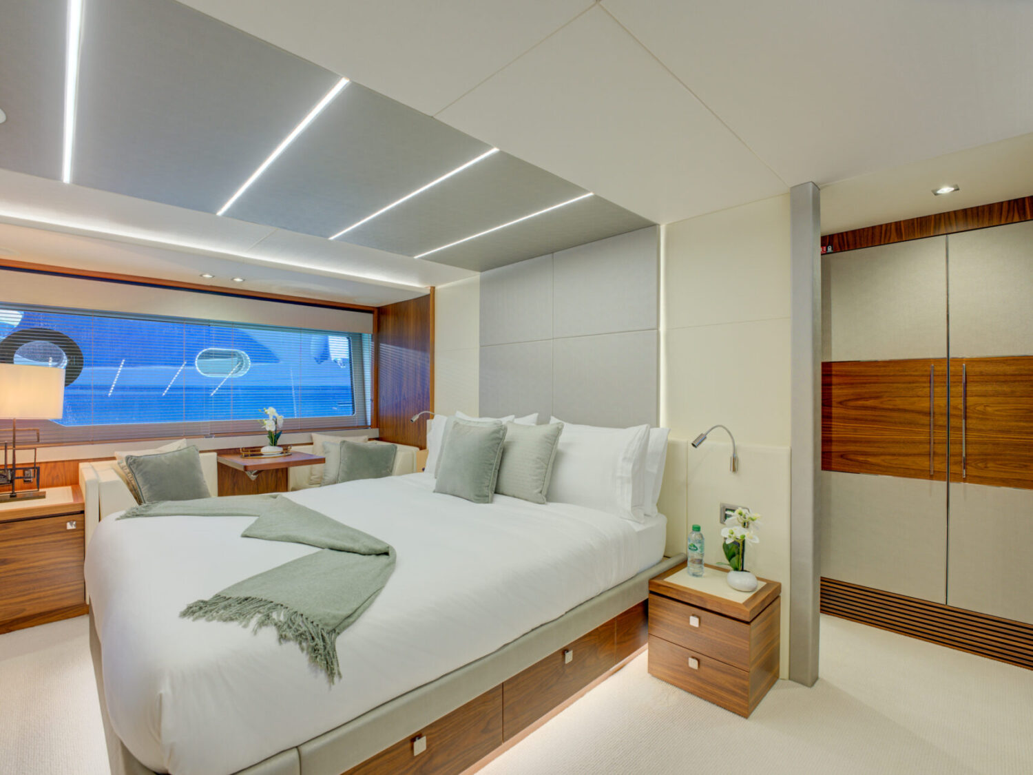 Mikel Angelo yacht charter 38