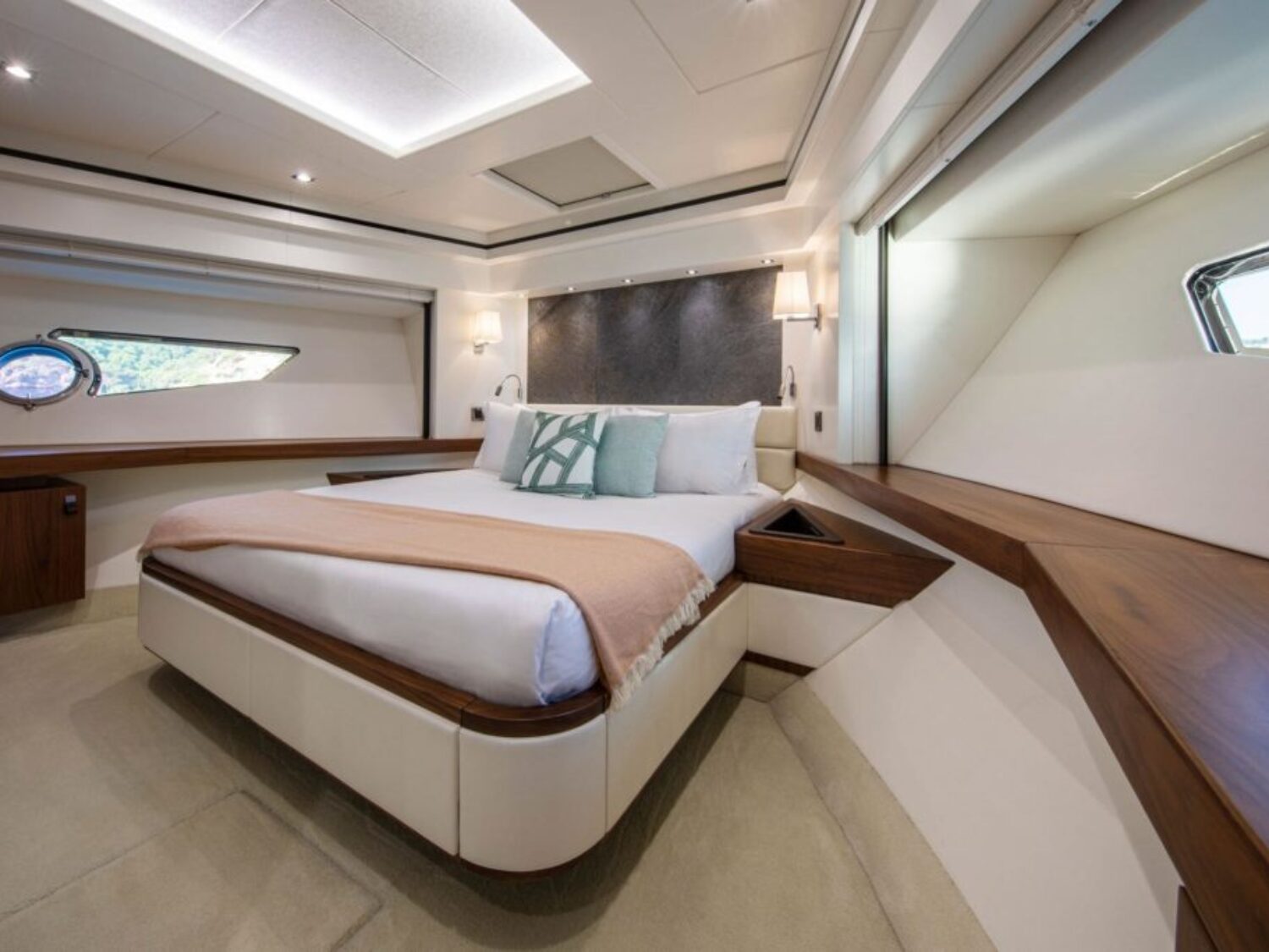 Motor-Yacht-Rush-X-for-charter-in-Mallorca-VIP-cabin-1024x683