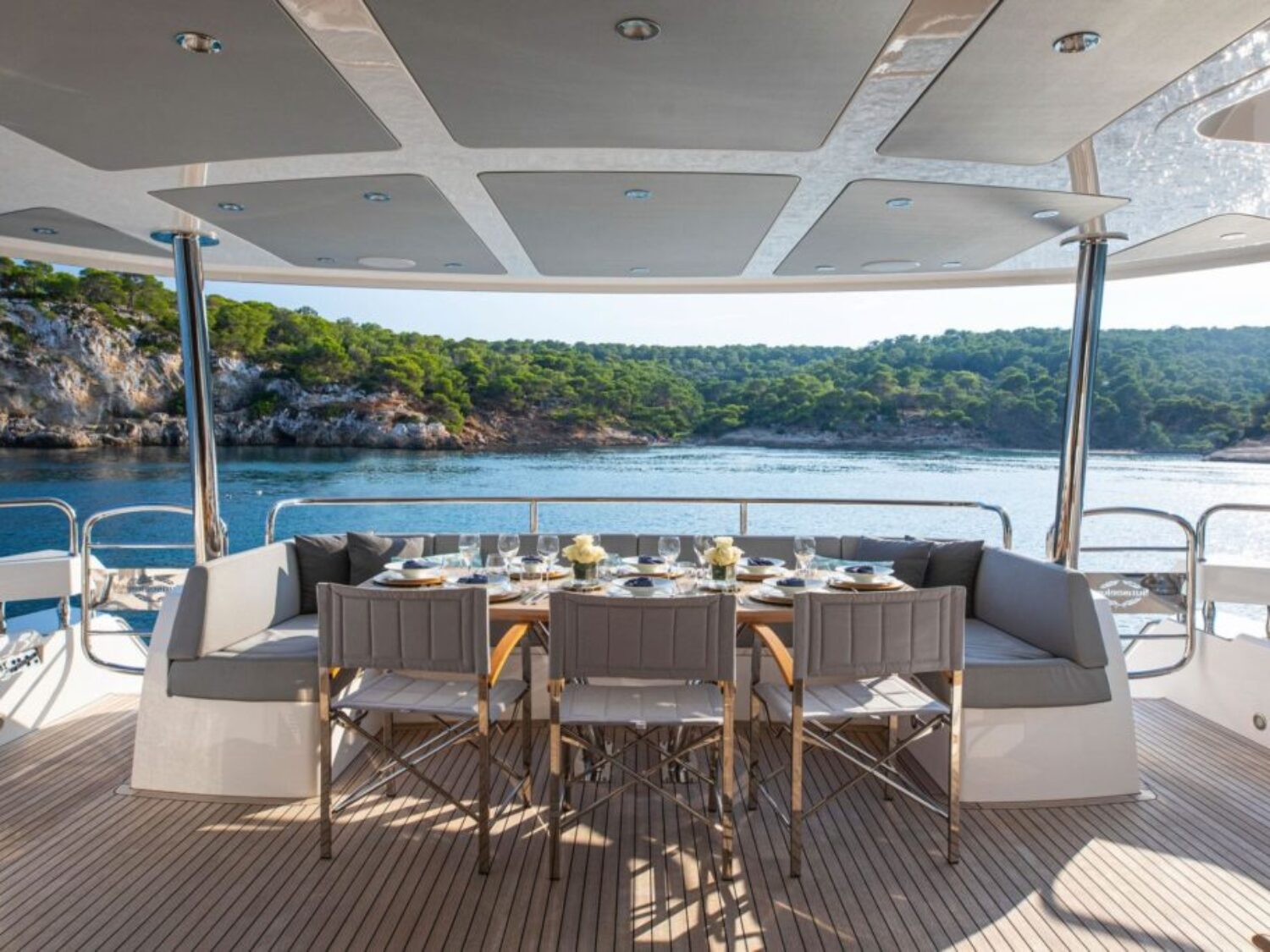 Motor-Yacht-Rush-X-for-charter-in-Mallorca-aft-deck-dining-area-1024x683