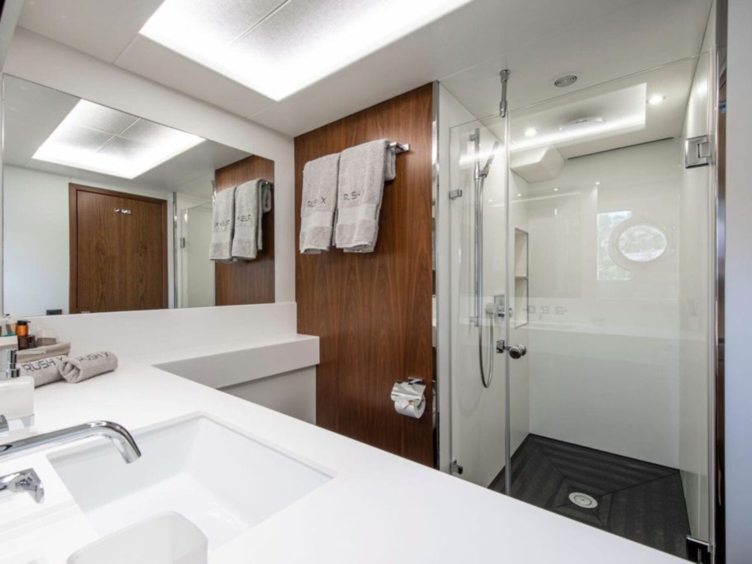 Motor-Yacht-Rush-X-for-charter-in-Mallorca-bathroom-with-shower-view-1024x683