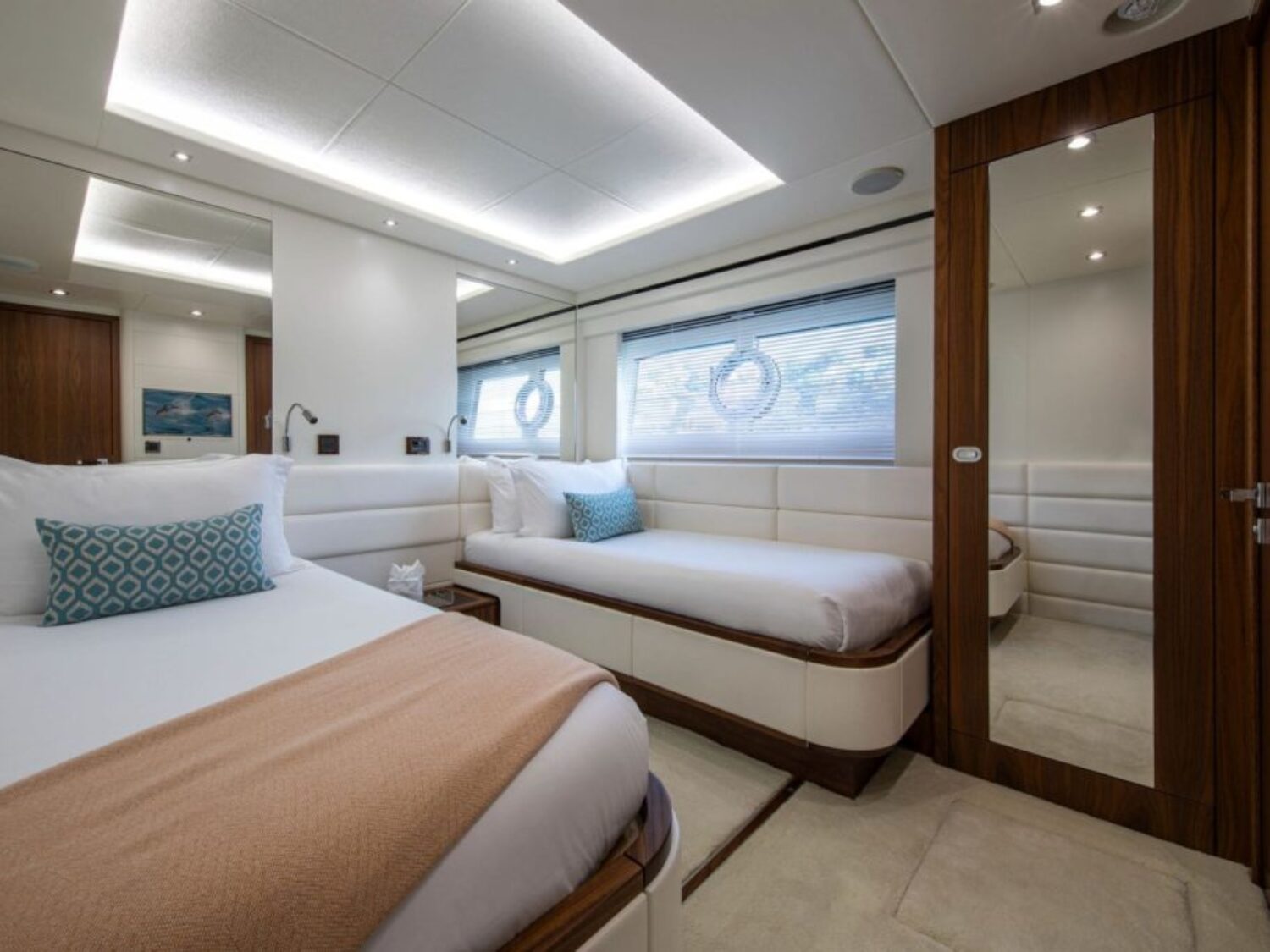 Motor-Yacht-Rush-X-for-charter-in-Mallorca-twin-cabin-convertible-to-double-1024x683