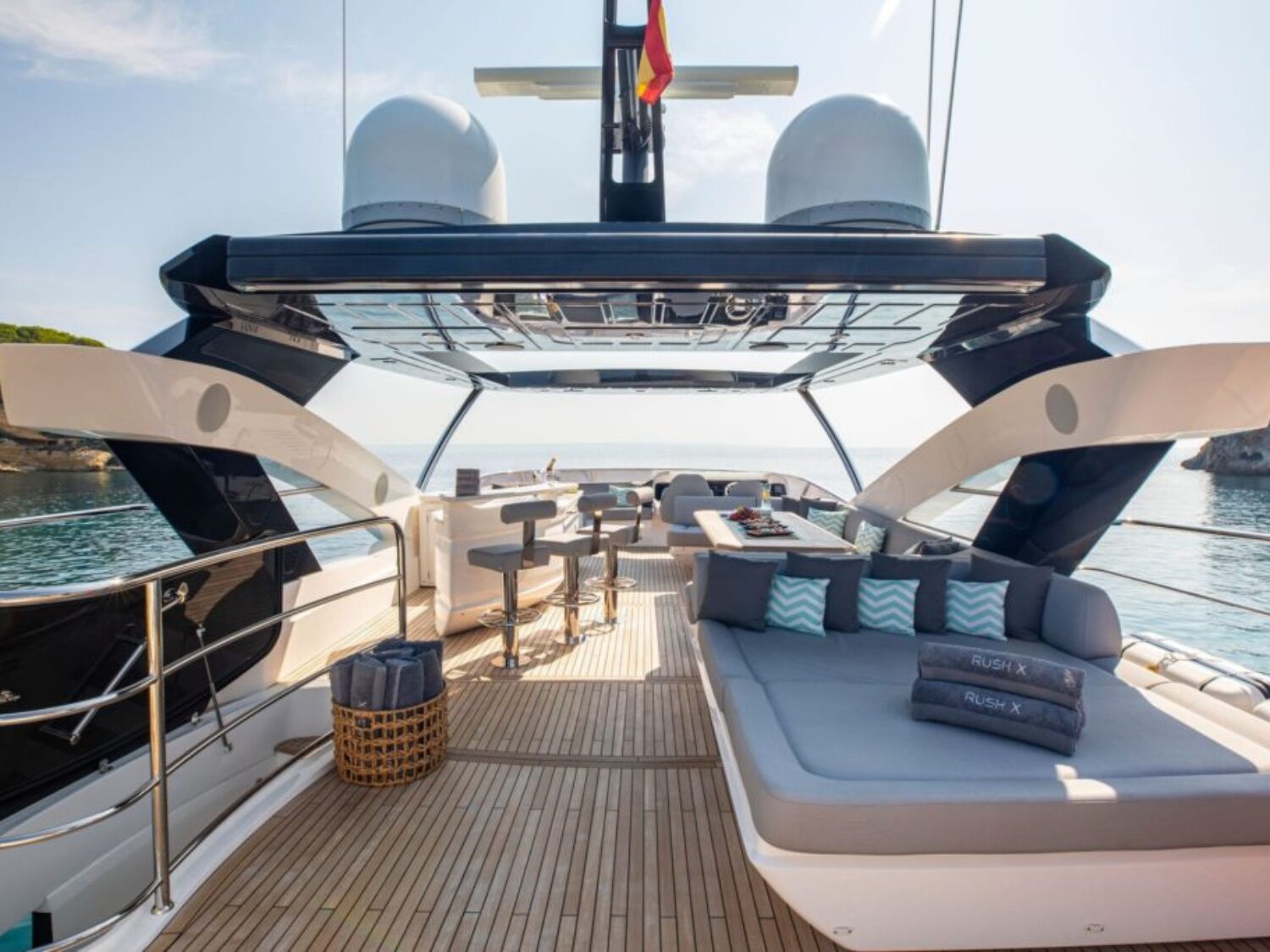 Motor-Yacht-Rush-X-for-charter-in-Mallorca-view-of-daybed-on-flybridge-1024x683