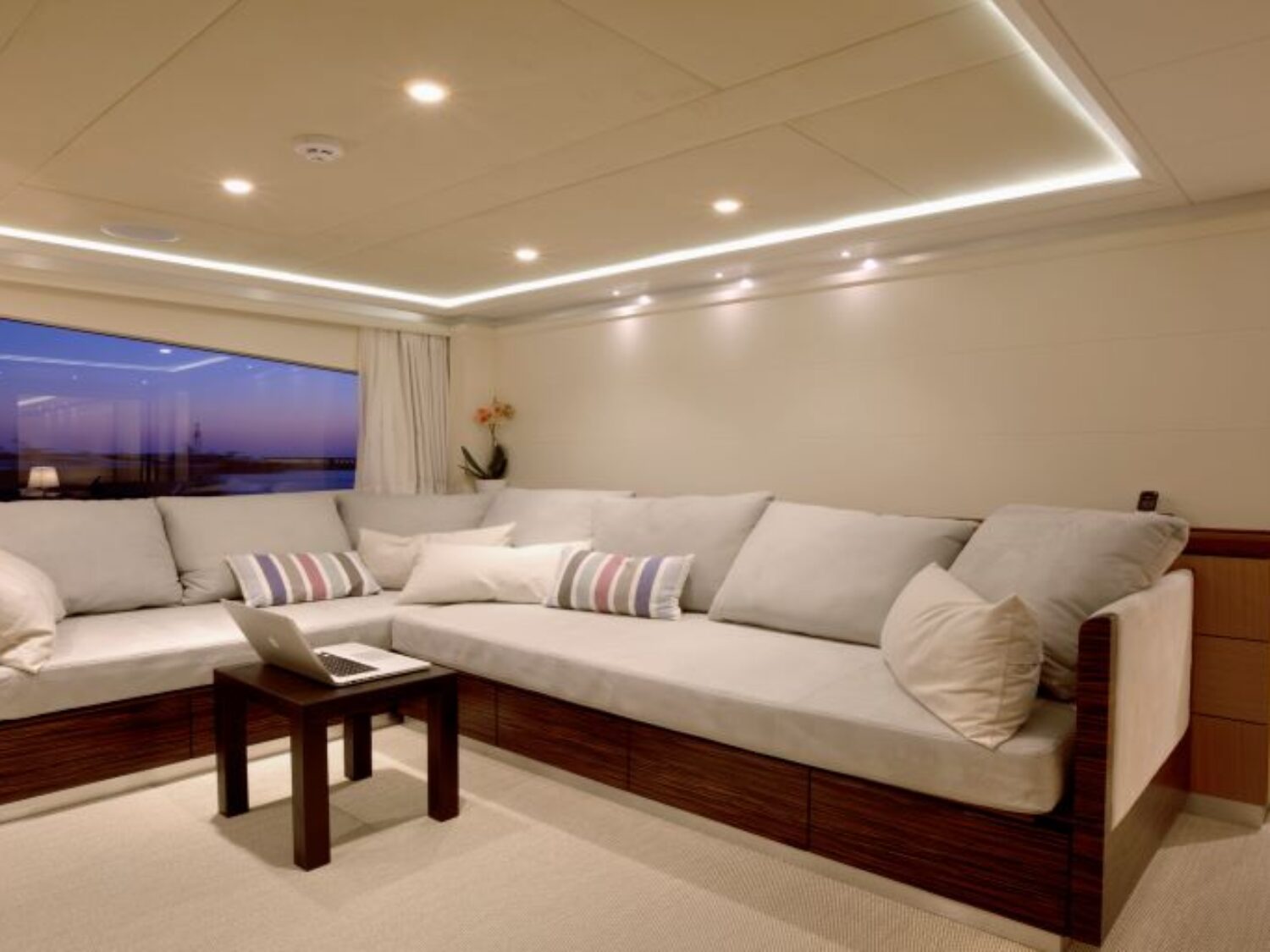 QUARANTA yacht charter 11