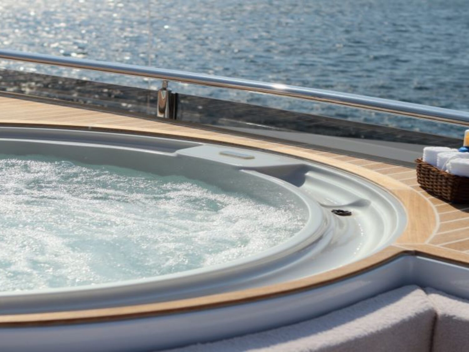QUARANTA yacht charter 14